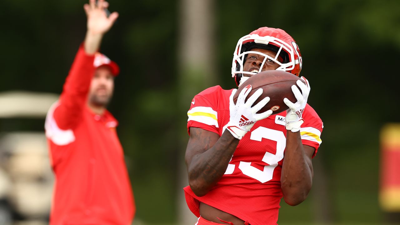 Kansas City Chiefs wide receiver Mecole Hardman catches a ball during NFL  football training camp Monday, Aug. 1, 2022, in St. Joseph, Mo. (AP  Photo/Charlie Riedel Stock Photo - Alamy