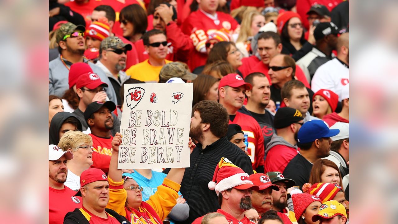 Kansas City Chiefs vs. Las Vegas Raiders. Fans support on NFL Game.  Silhouette of supporters, big screen with two rivals in background Stock  Photo - Alamy