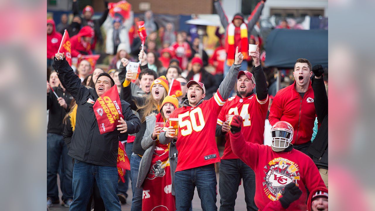 KANSAS CITY CHIEFS: Chiefs fans arrive early for Kansas City's biggest  Super Bowl watch party at Power & Light District