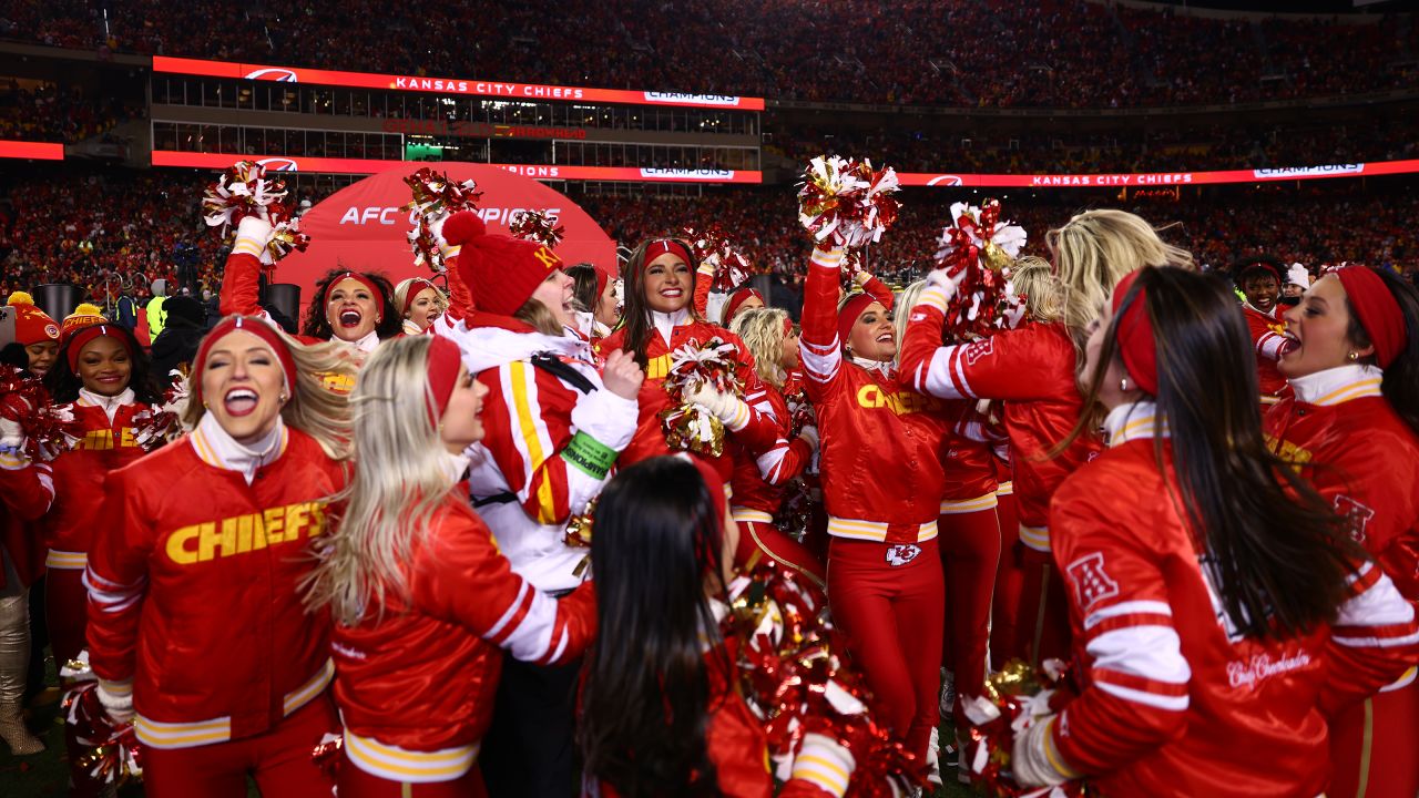 Kansas City Chiefs WILD AFC Championship trophy celebration + 1 second of a  verizon commercial 