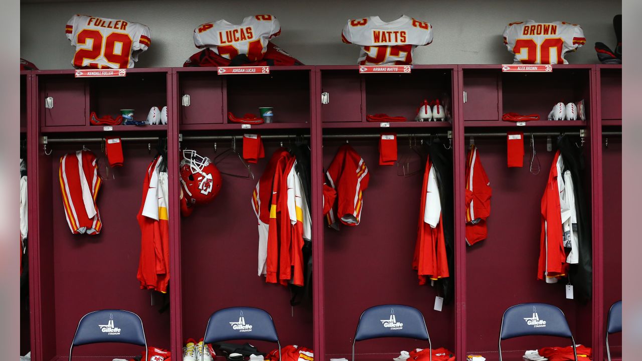 GLENDALE, AZ - AUGUST 20: Kansas City Chiefs defensive end Demone