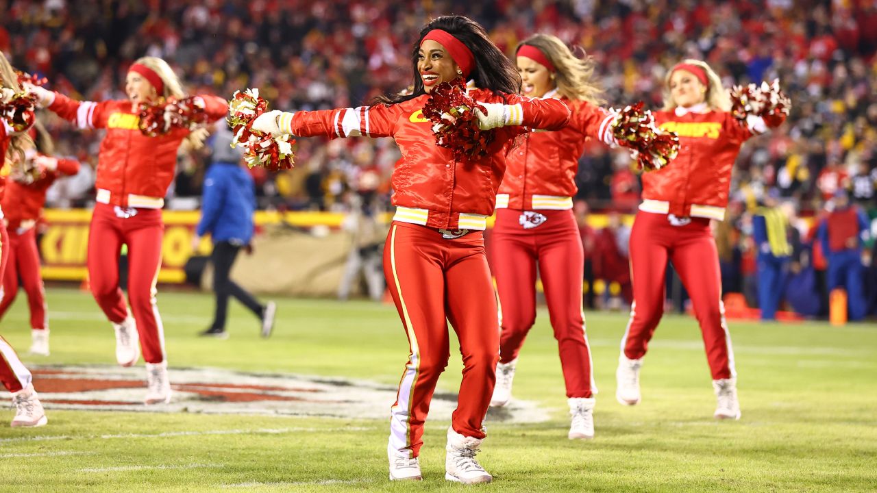 Tyreek Hill - Cheerleaders TD dance vs Steelers Wild Card Playoff 