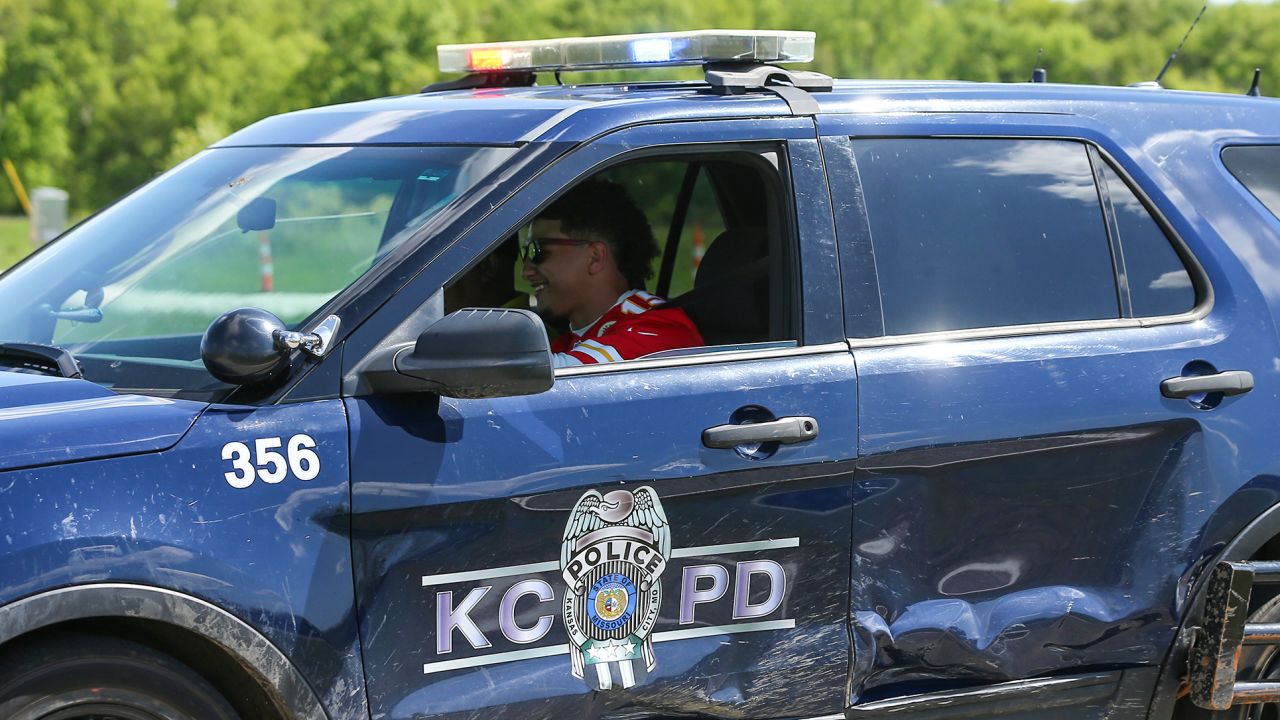 Patrick Mahomes Leads Visit to KC Regional Police Academy in Honor of National Police Week