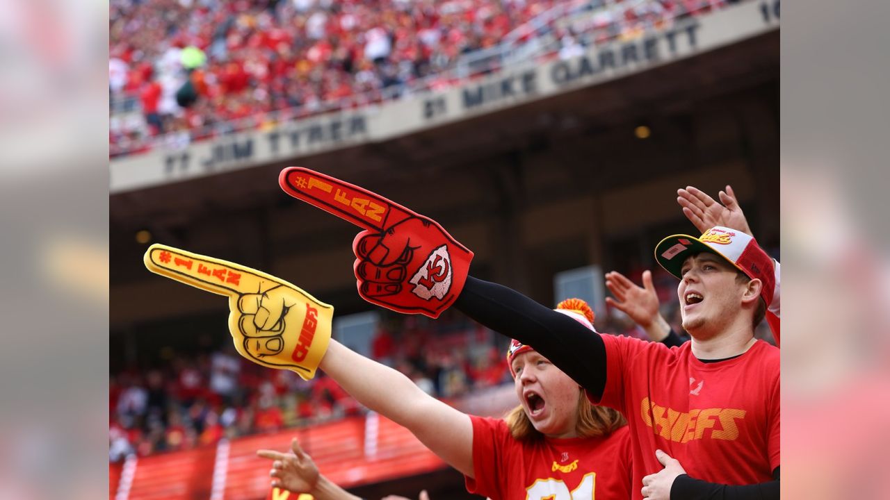 Kansas City Chiefs vs. Las Vegas Raiders. Fans support on NFL Game.  Silhouette of supporters, big screen with two rivals in background Stock  Photo - Alamy