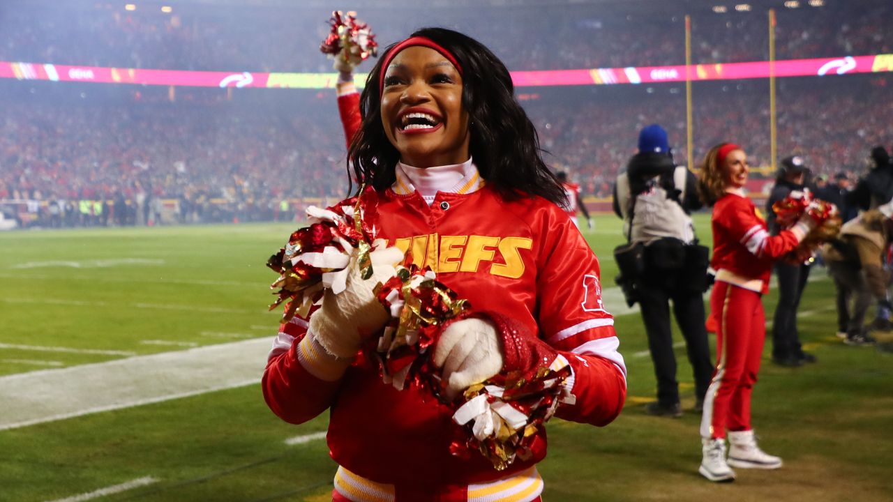 Tyreek Hill - Cheerleaders TD dance vs Steelers Wild Card Playoff 