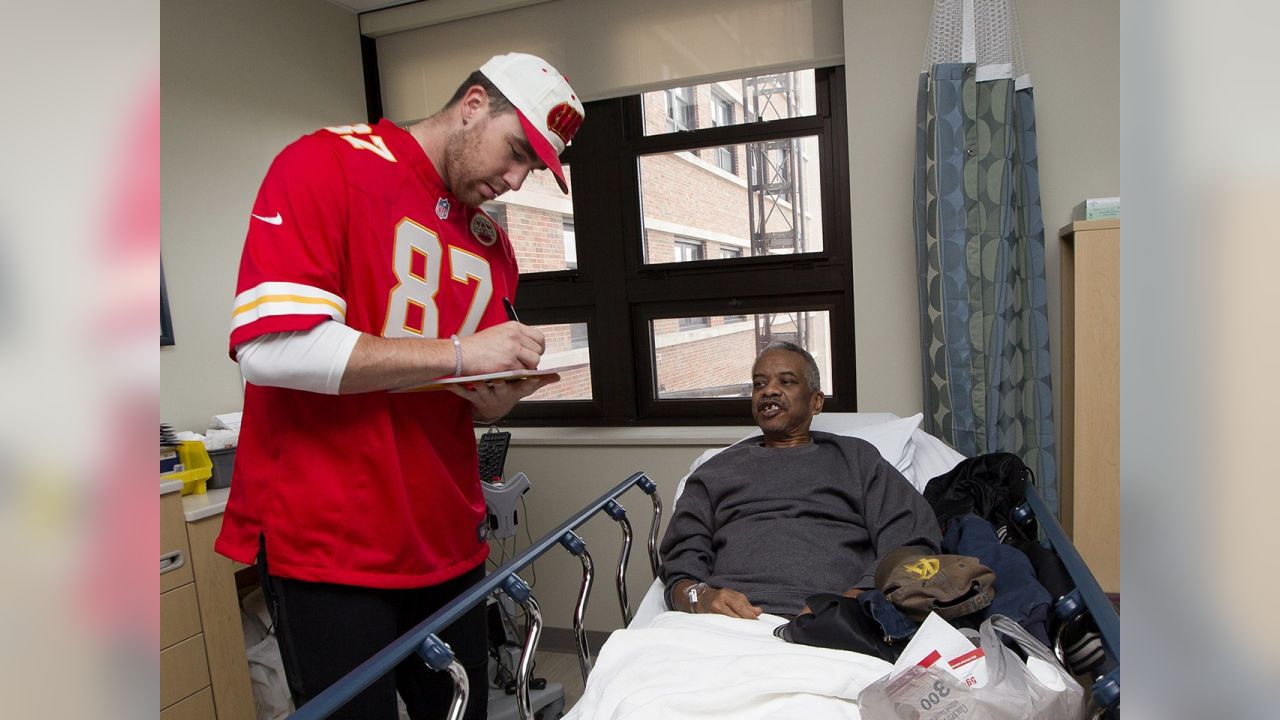 Chiefs Visit VA Medical Center