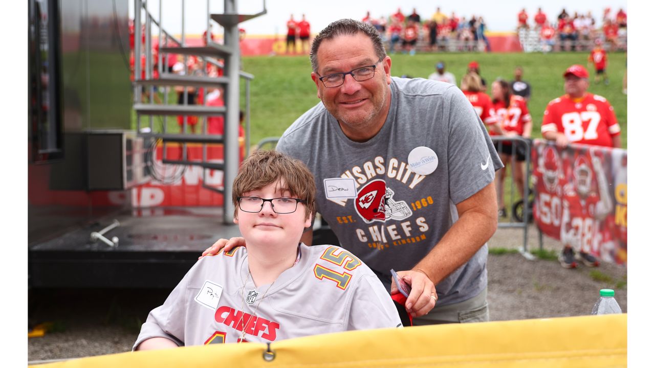 Patrick Mahomes Smiles with Daughter at Kansas City Chiefs' Family Day