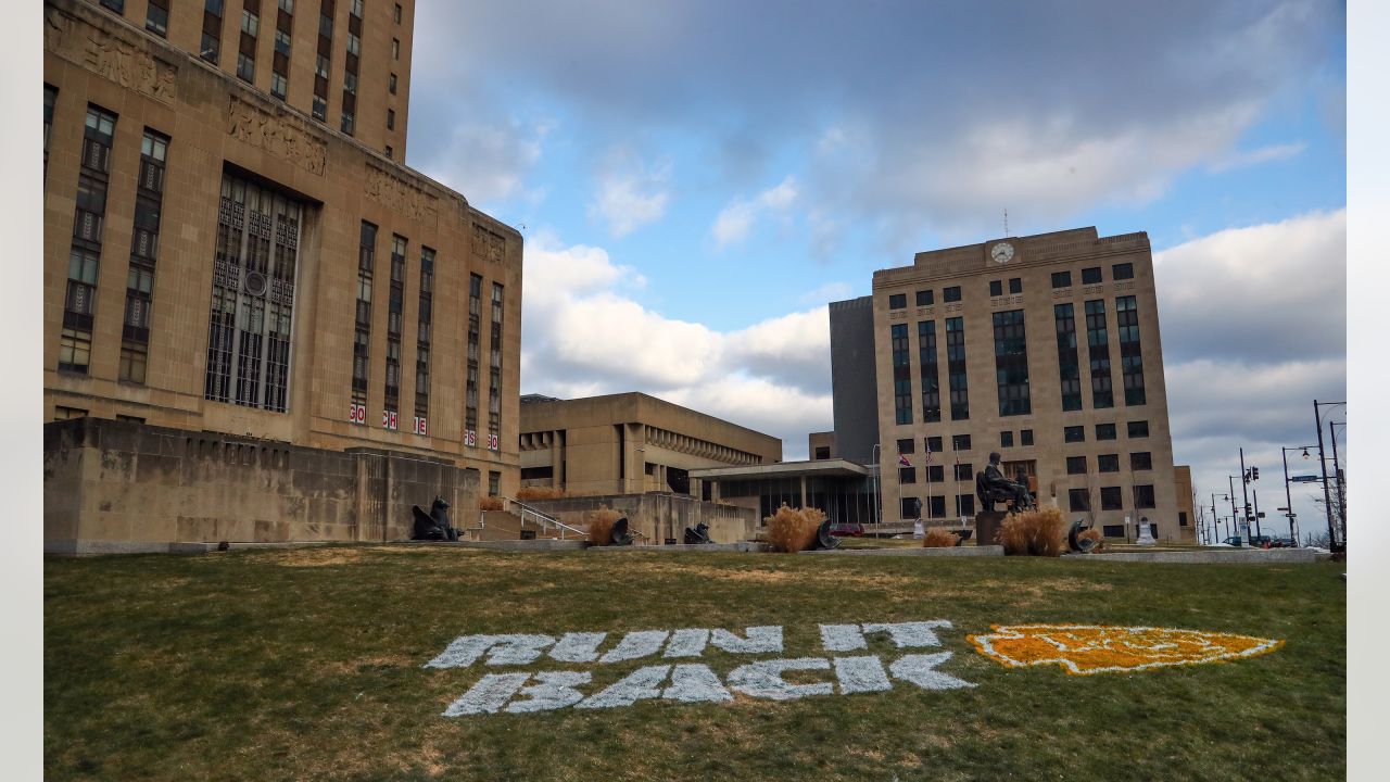 Chiefs Kingdom lights up Union Station: Downloadable pictures - FOX4