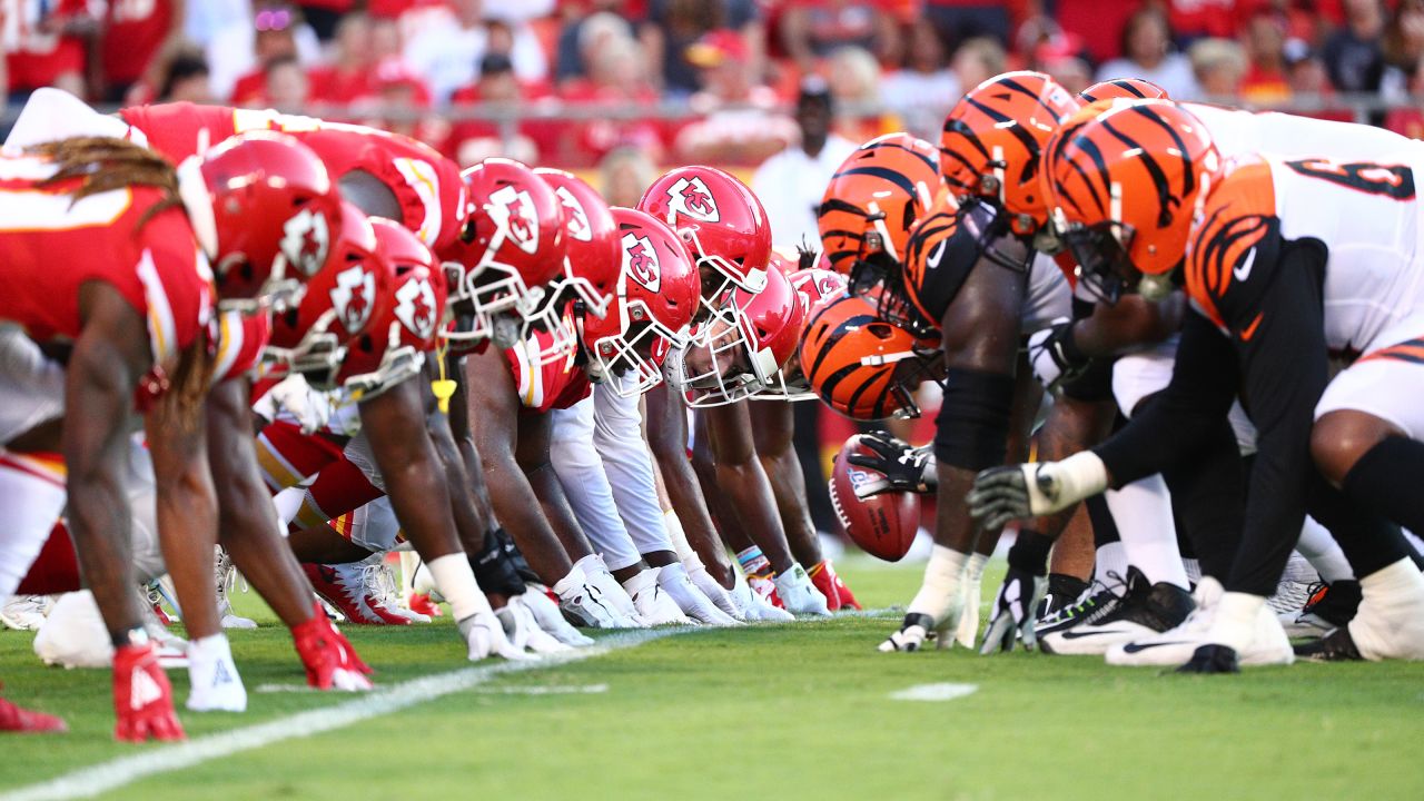 Photo Gallery: Chiefs vs. Bengals Game Action