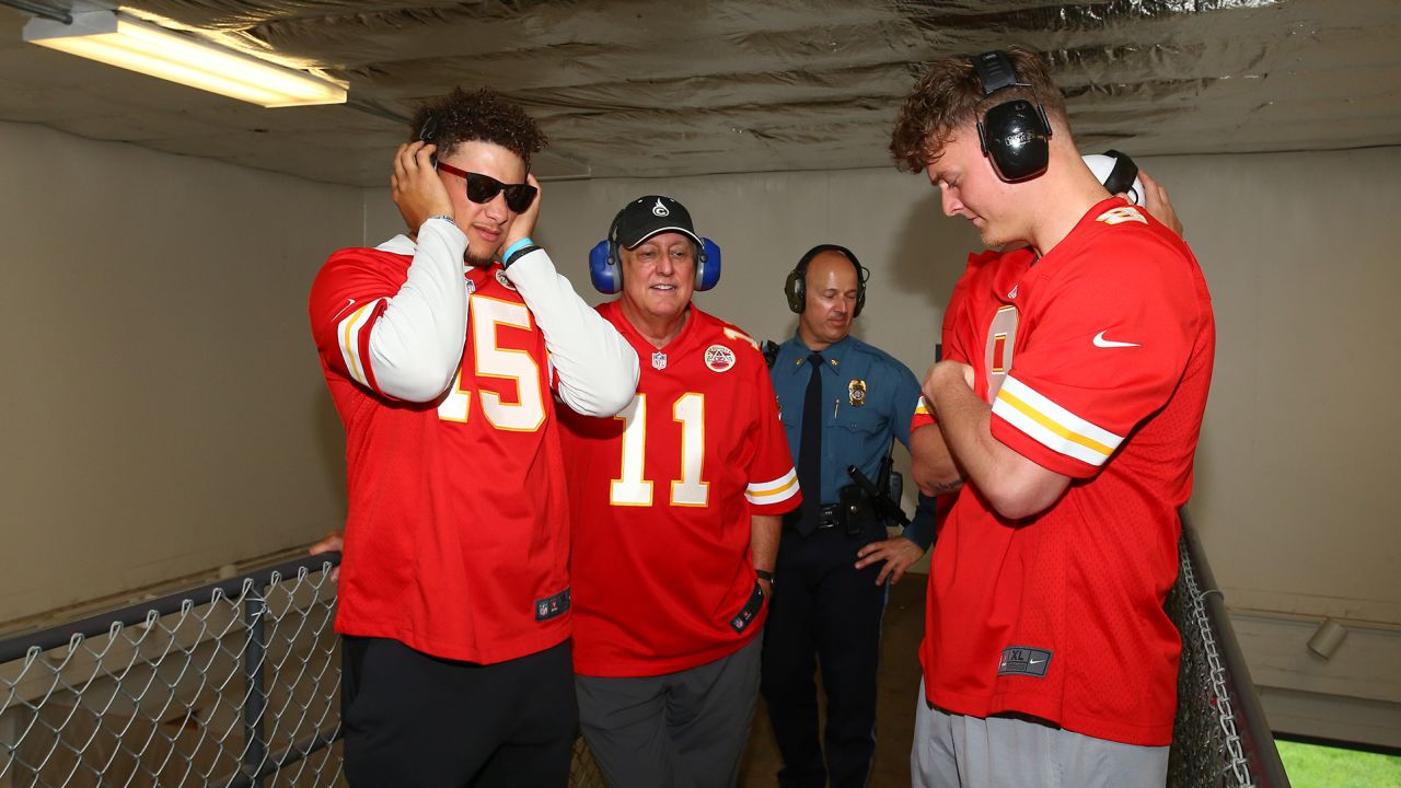 Patrick Mahomes Leads Visit to KC Regional Police Academy in Honor