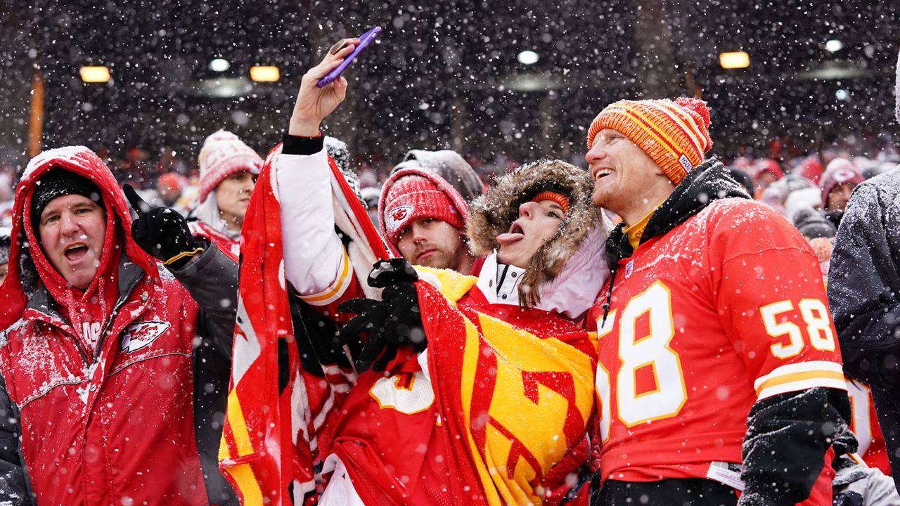 Chiefs Defeat Broncos, 23-3, in Snowy Matchup at Arrowhead