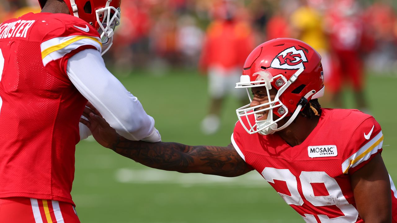 Kansas City Chiefs defensive end Mike Danna participates in a drill during  NFL football training camp Sunday, Aug. 7, 2022, in St. Joseph, Mo. (AP  Photo/Charlie Riedel Stock Photo - Alamy