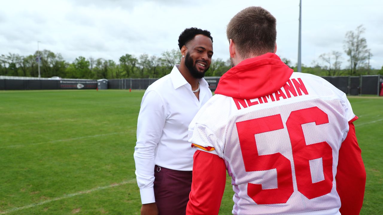 Raiders agree to terms with former Chiefs veteran linebacker Derrick Johnson  - Silver And Black Pride