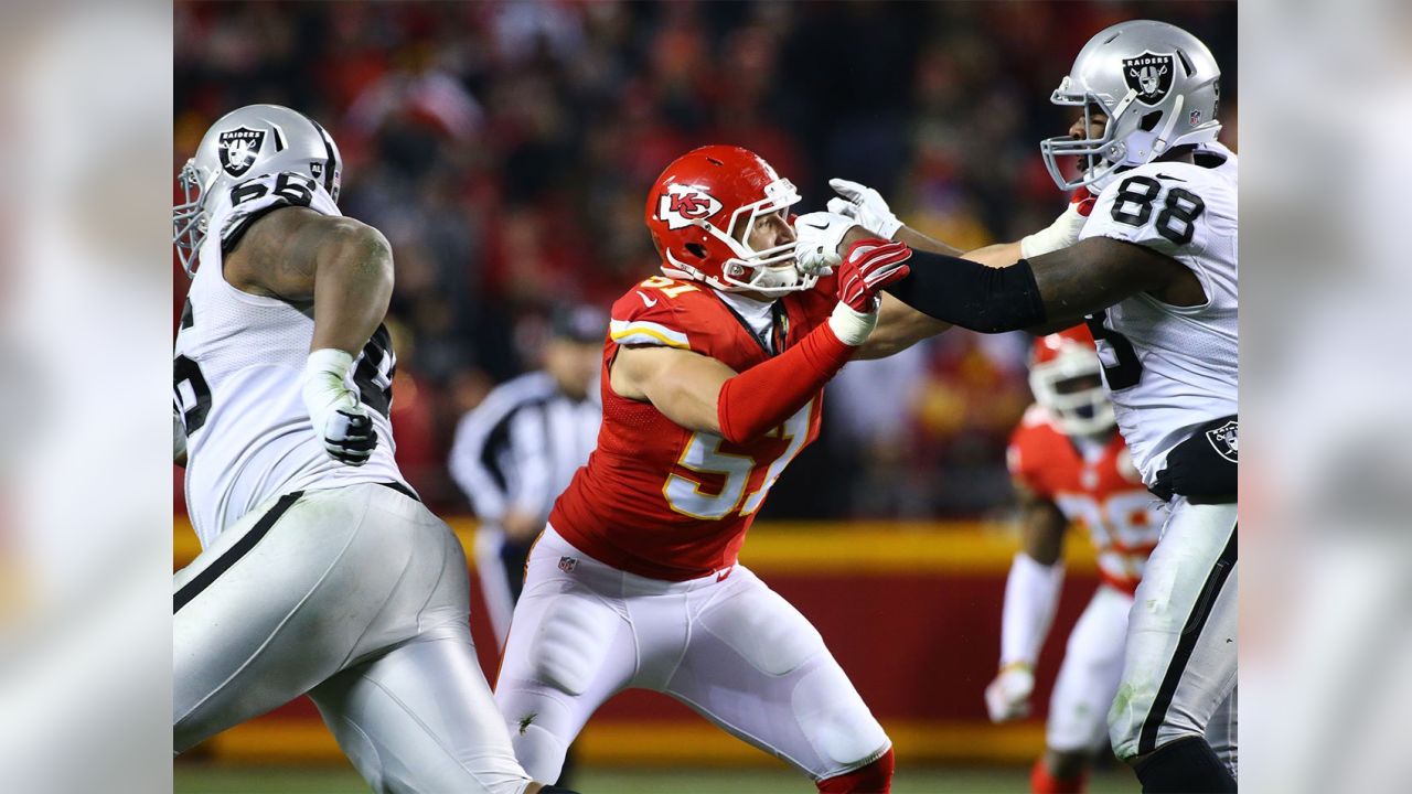 Chiefs put Duvernay-Tardif, Watts on IR, sign Zombo