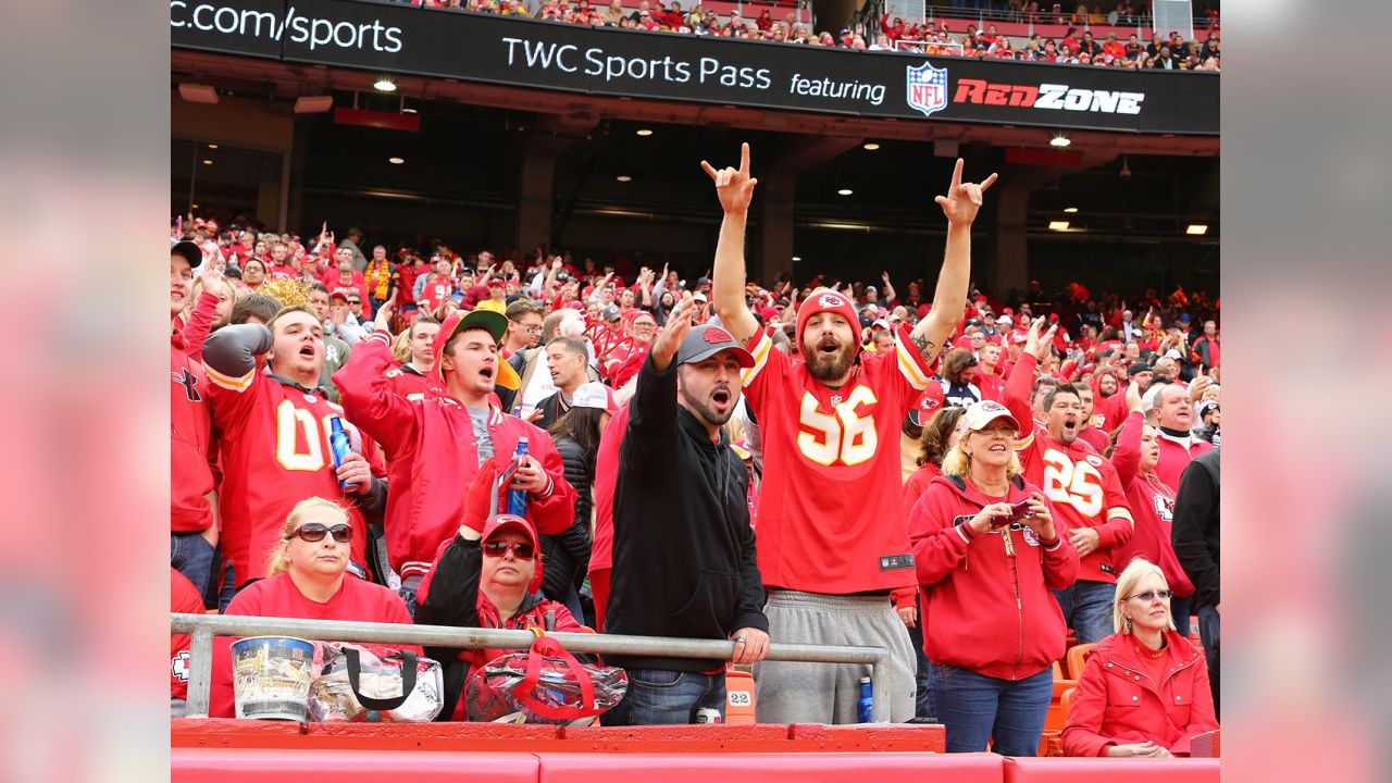 Kansas City Chiefs vs. Las Vegas Raiders. Fans support on NFL Game.  Silhouette of supporters, big screen with two rivals in background Stock  Photo - Alamy