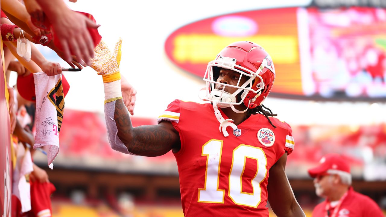 Kansas City Chiefs defensive tackle Khalen Saunders comes onto the field  during introductions before playing the Cincinnati Bengals in the NFL AFC  Championship playoff football game, Sunday, Jan. 29, 2023 in Kansas