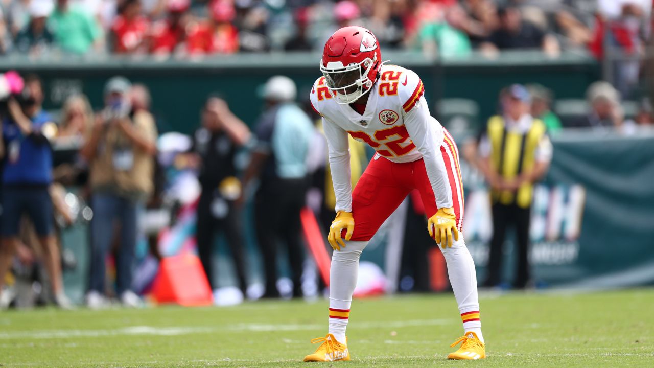 Kansas City, USA. 26th Sep, 2021. Los Angeles Chargers wide receiver Mike  Williams (81) catches the ball for a touchdown ahead of Kansas City Chiefs  free safety Tyrann Mathieu (32) at GEHA