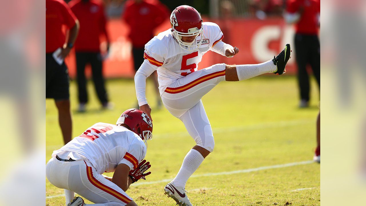 Kansas city chiefs kicker hi-res stock photography and images - Alamy