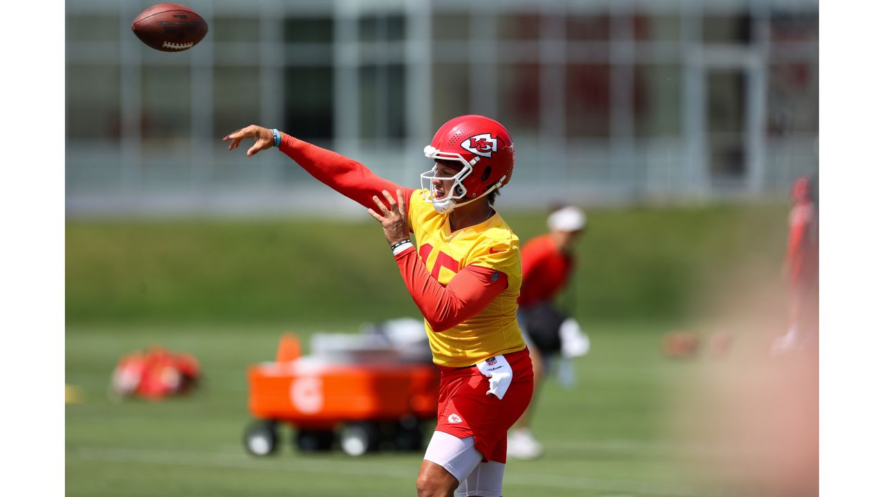 The Chiefs … basketball team? KCQ explores the team's once popular  offseason pastime