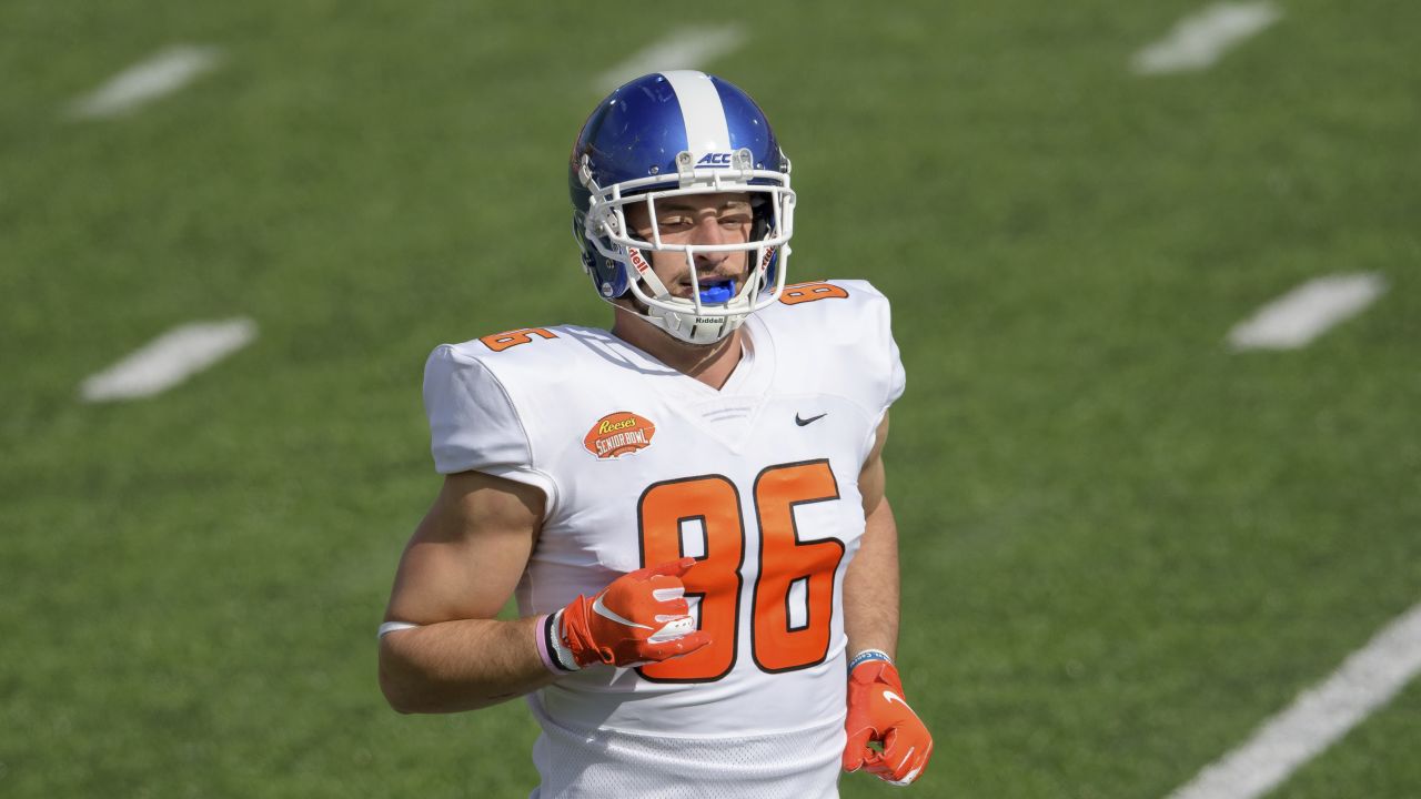 Chiefs add another multi-threat tight end in Noah Gray