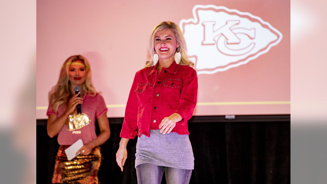 Clark Hunt's Wife Tavia Hunt Suits Up in Chiefs-Red at Super Bowl 2023 –  Footwear News