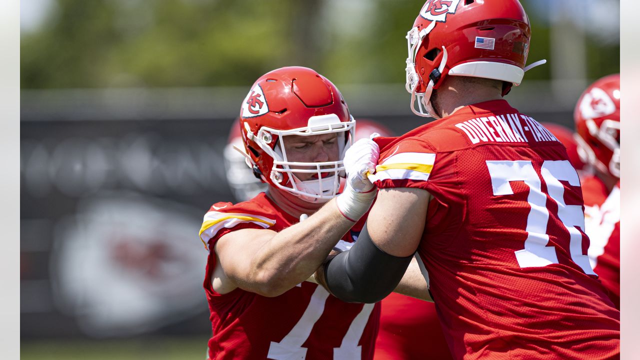 Kansas City Chiefs offensive guard Andrew Wylie (77) during