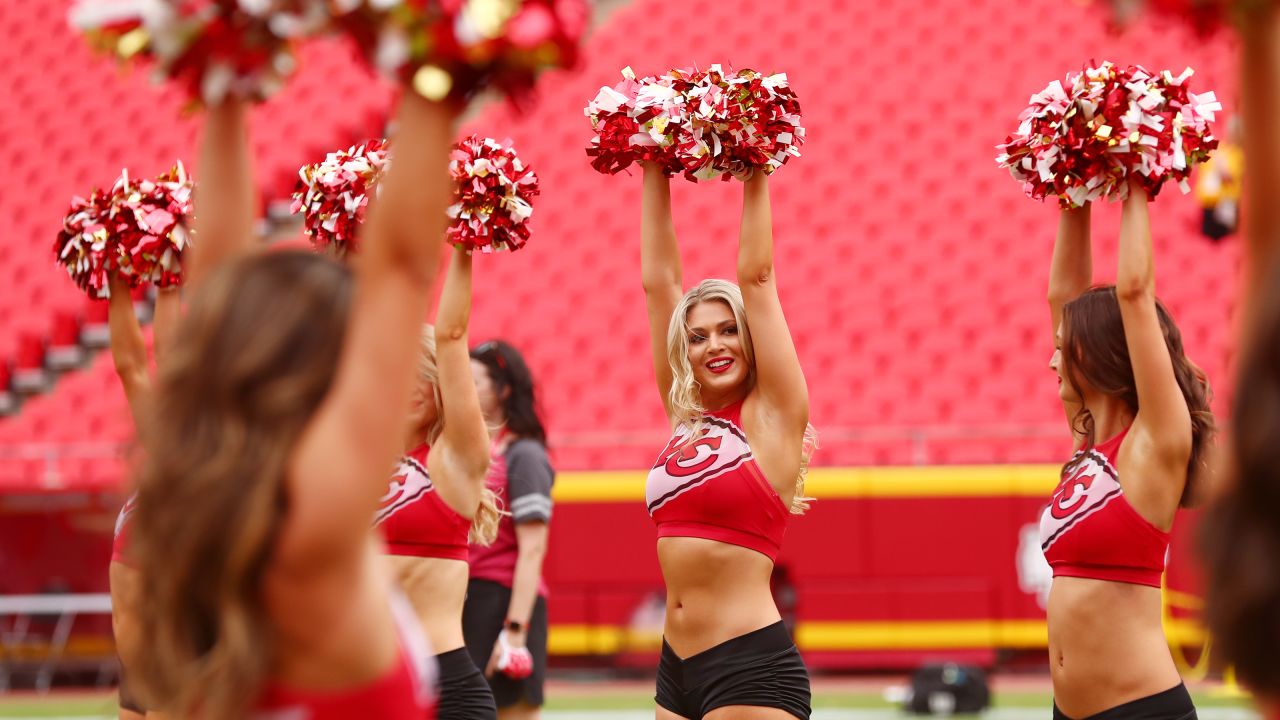 Chiefs Cheerleaders on X: Allison and Candace met two future Chiefs  Cheerleaders today at #ChiefsCamp: twins Wyatt & Dempsey! ❤