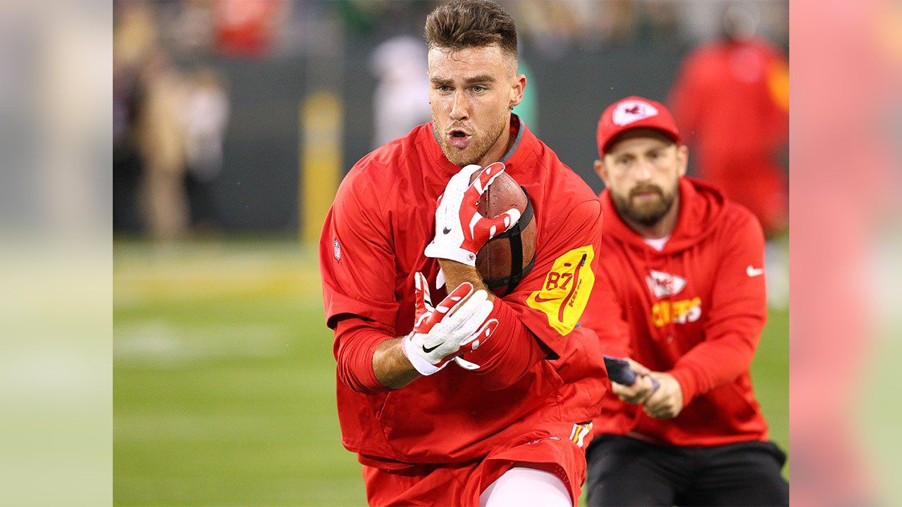 Chiefs TE Travis Kelce and DIRECTV Sack the Sunday Scaries on Spotify