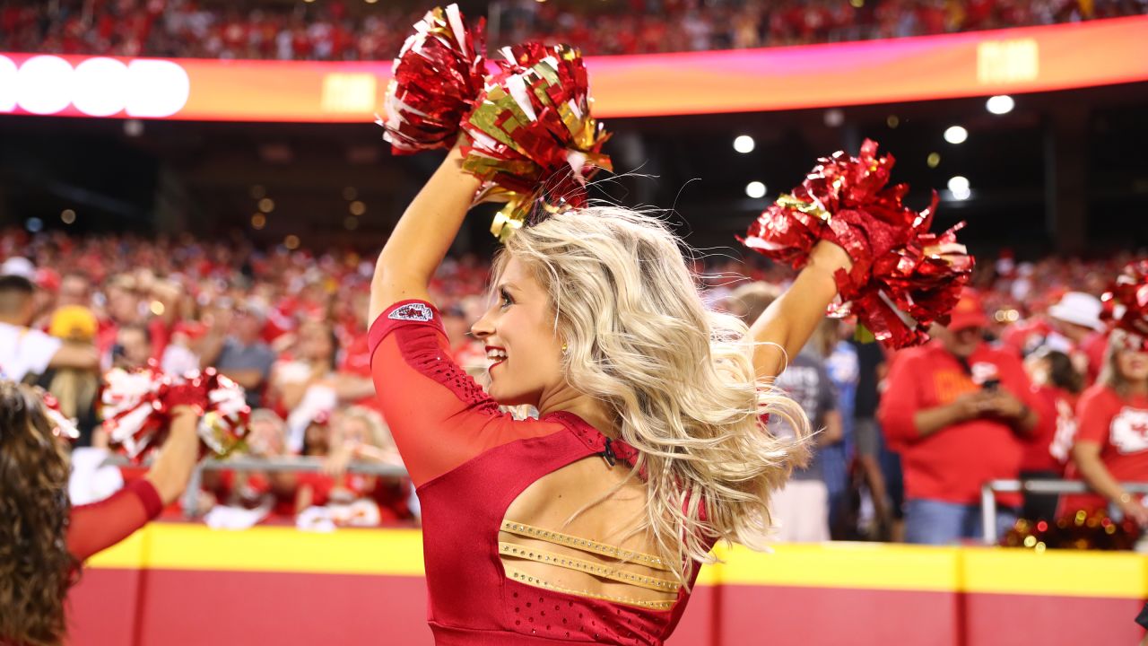 Chiefs Cheerleaders on X: This weekend is our Crucial Catch game! For all  games, but this one especially, we are cheering for our loved ones affected  by cancer ❤️ We encourage fans