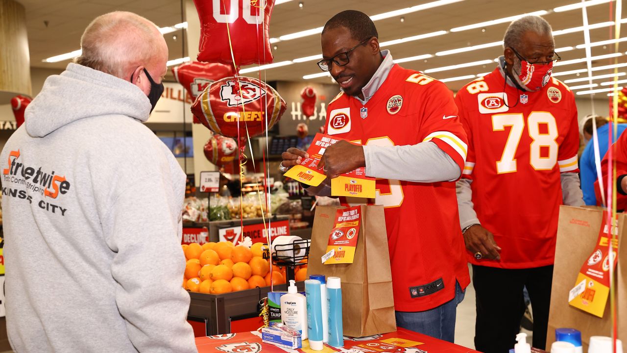 Lee's Summit Hy-Vee helping Chiefs fans gear up for playoffs