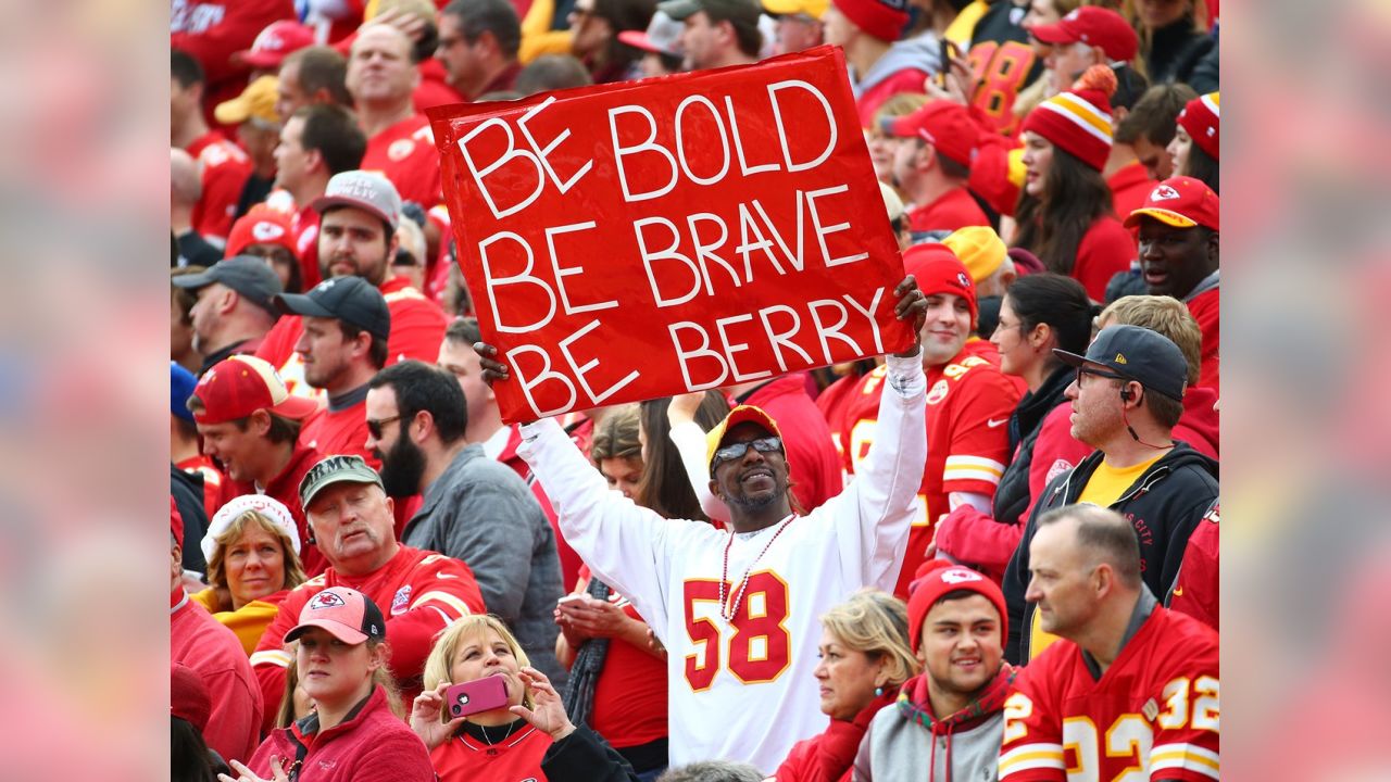 Kansas City Chiefs vs. Las Vegas Raiders. Fans support on NFL Game.  Silhouette of supporters, big screen with two rivals in background Stock  Photo - Alamy