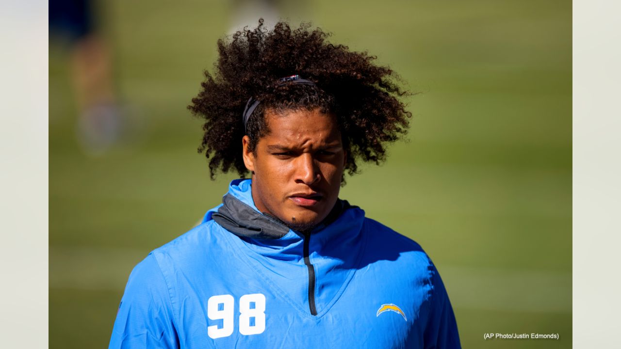 GLENDALE, AZ - DECEMBER 25: Indianapolis Colts Defensive End Isaac Rochell  (91) during an NFL, Ameri