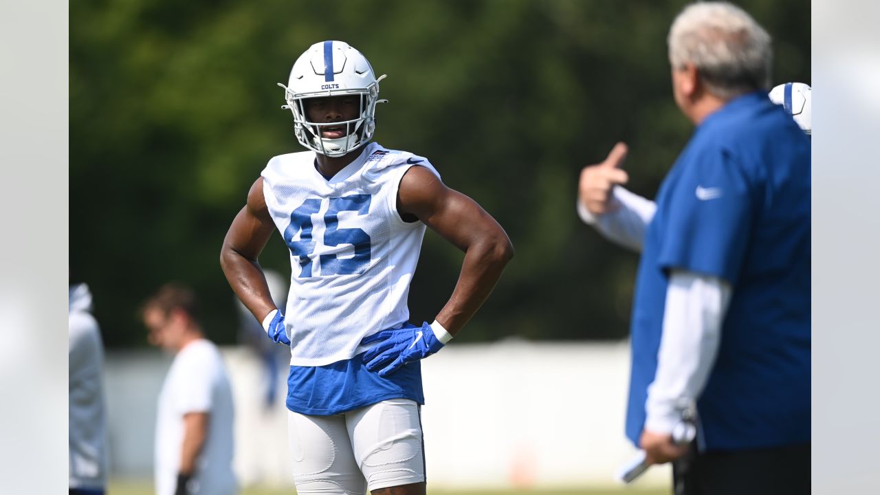 Linebacker E.J. Speed resigns with Colts