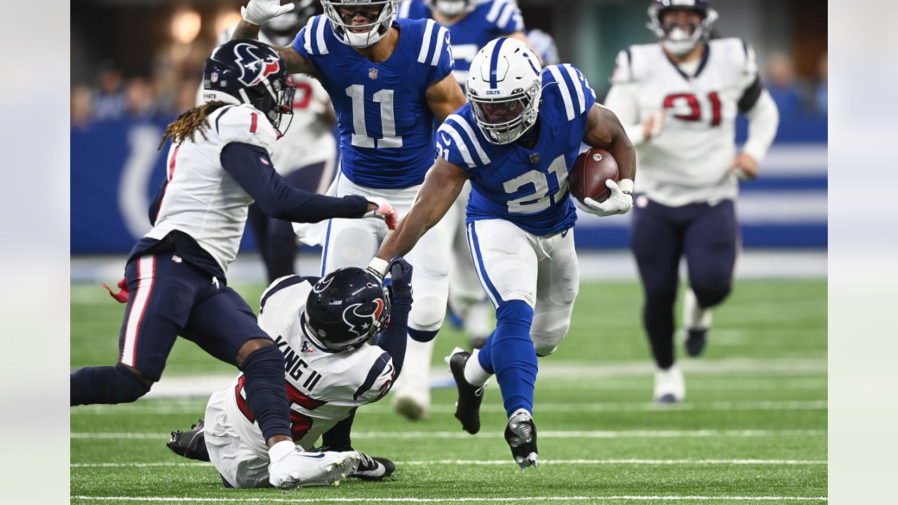 Colts signs RB after Jonathan Taylor's trade request, Zack Moss' brutal  injury