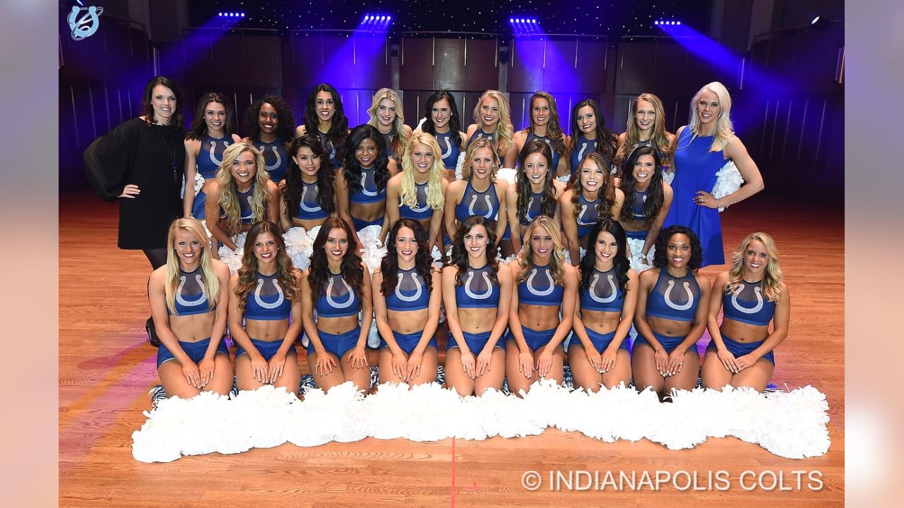 November 12, 2017: Indianapolis Colts cheerleader performs during