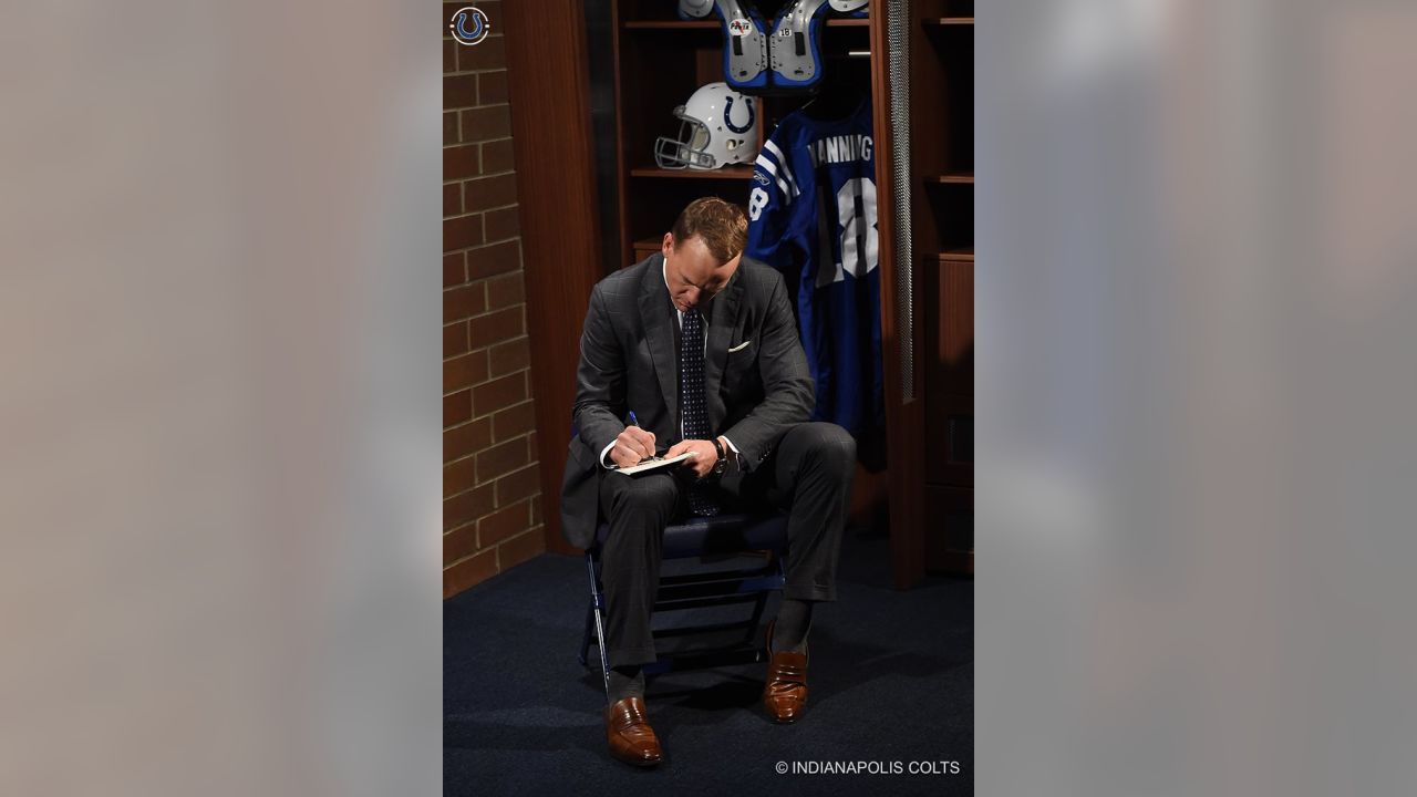 Peyton Manning's Colts jersey to be retired, statue to be built – WOWO  News/Talk 92.3 FM, 1190 AM, 107.5 FM & 97.3 HD2