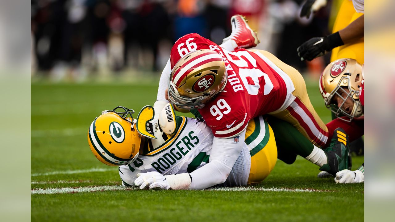 September 25, 2022, Indianapolis, Indiana, U.S: Indianapolis Colts  defensive tackle DeForest Buckner (99) blocks on the end of the line for an  extra point during the game between the Kansas City Chiefs