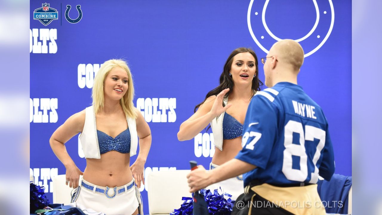 NFL cheerleaders to meet fans, host charity car wash