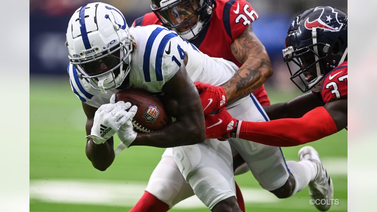 Indianapolis Colts wide receiver Zach Pascal runs a drill during practice  at the NFL team's football training camp in Westfield, Ind., Saturday, July  31, 2021. (AP Photo/Michael Conroy Stock Photo - Alamy