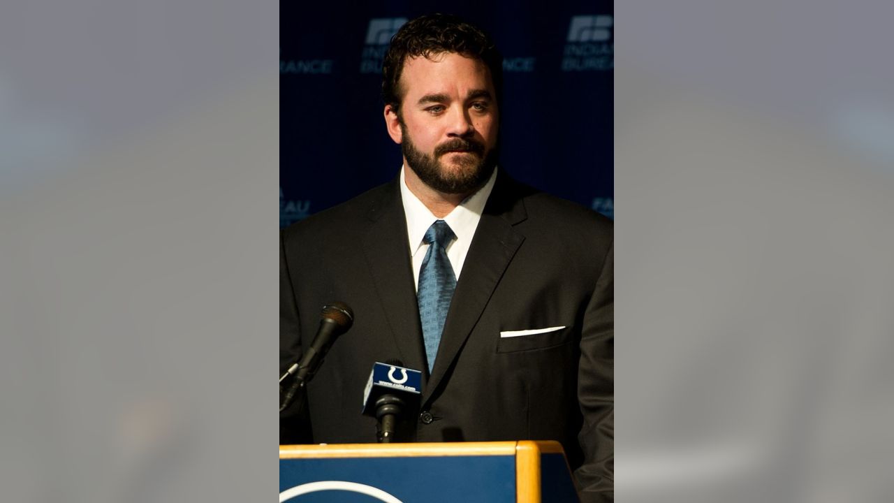 Indianapolis Colts Jeff Saturday answers questions from reporters during  media day for Super Bowl XLIV at Sun Life Stadium. (Credit Image: © Don  Montague/Southcreek Global/ZUMApress.com Stock Photo - Alamy