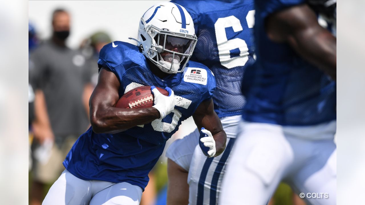 Colts retain Marlon Mack