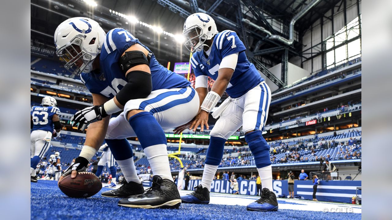 Indianapolis Colts center Ryan Kelly (78) looks over the defense