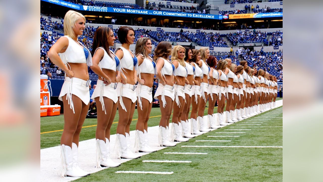 NFL fans on the Dallas Cowboys cheerleaders at WrestleMania 38