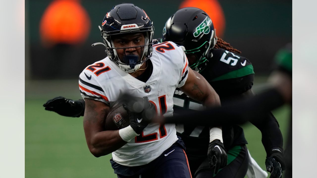 Chicago Bears running back Darrynton Evans (21) carries the ball