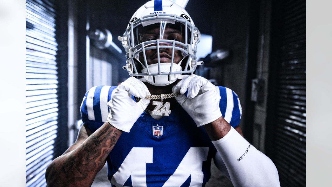 Indianapolis Colts Linebacker Zaire Franklin looks on in game action  News Photo - Getty Images