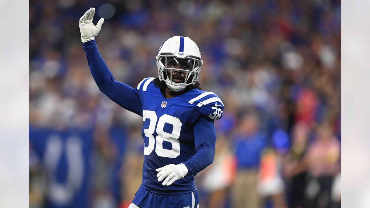 Colts re-sign special teamer Tony Brown