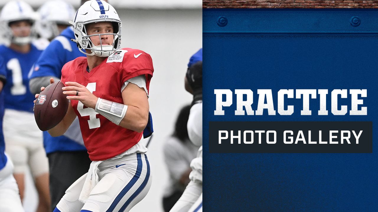 INDIANAPOLIS, IN - OCTOBER 30: Indianapolis Colts quarterback Sam