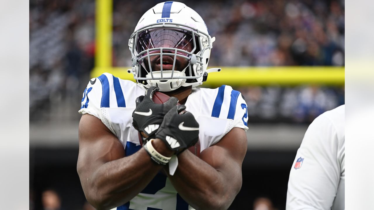 Colts RB Zack Moss has career day vs. Texans, with 114 yards and a TD