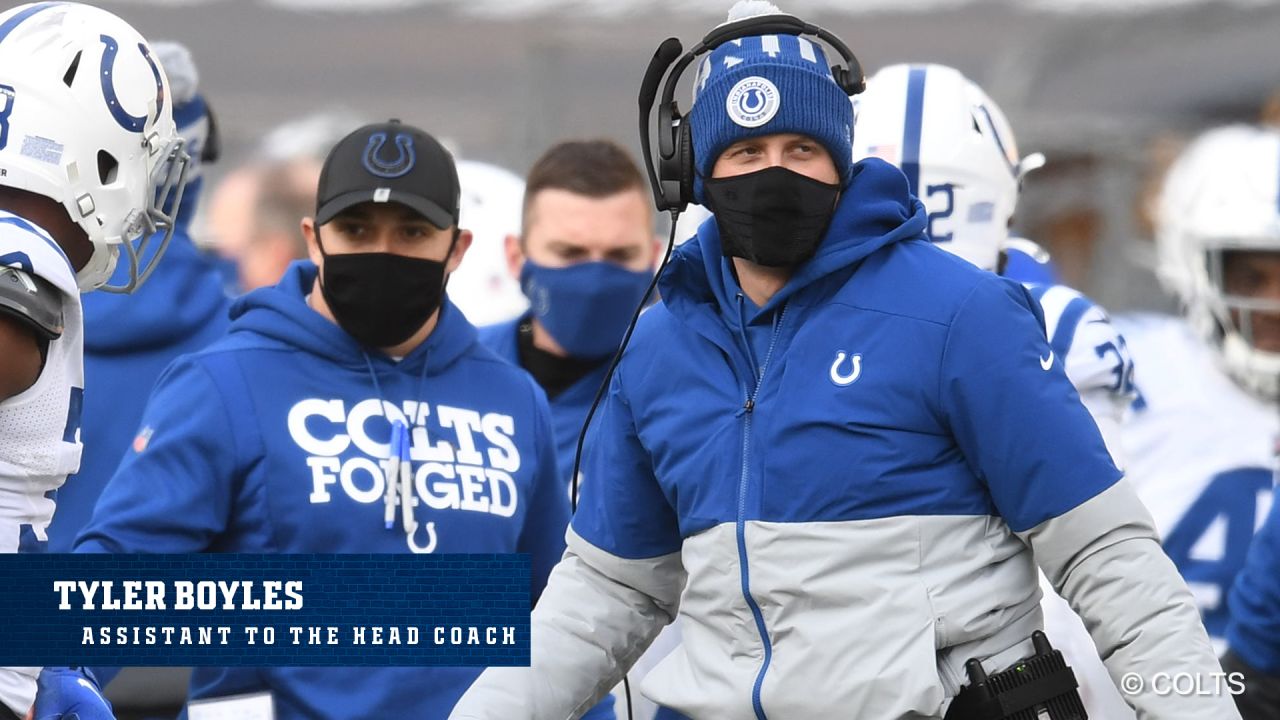 Colts news: New coach Kevin Mawae warns shuffling O-line is 'not easy'