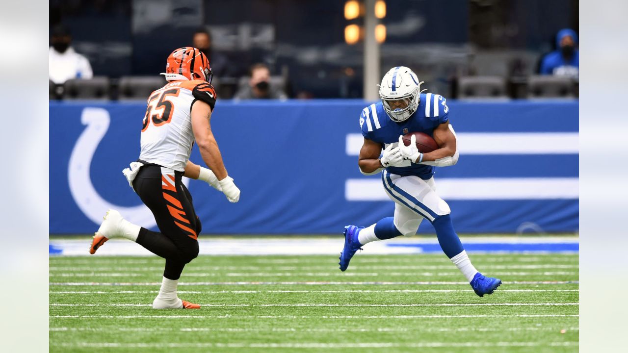 Indianapolis Colts battle Cincinnati Bengals at Lucas Oil Stadium